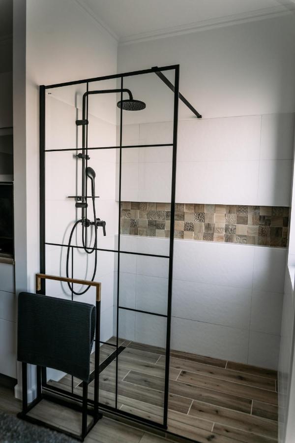 Apartament B15 - Wood&black *